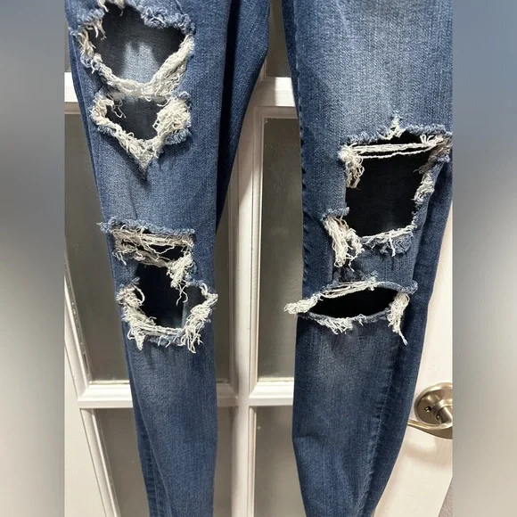 American Eagle Hi-Rise Distressed Jeggings - Picture 3 of 16